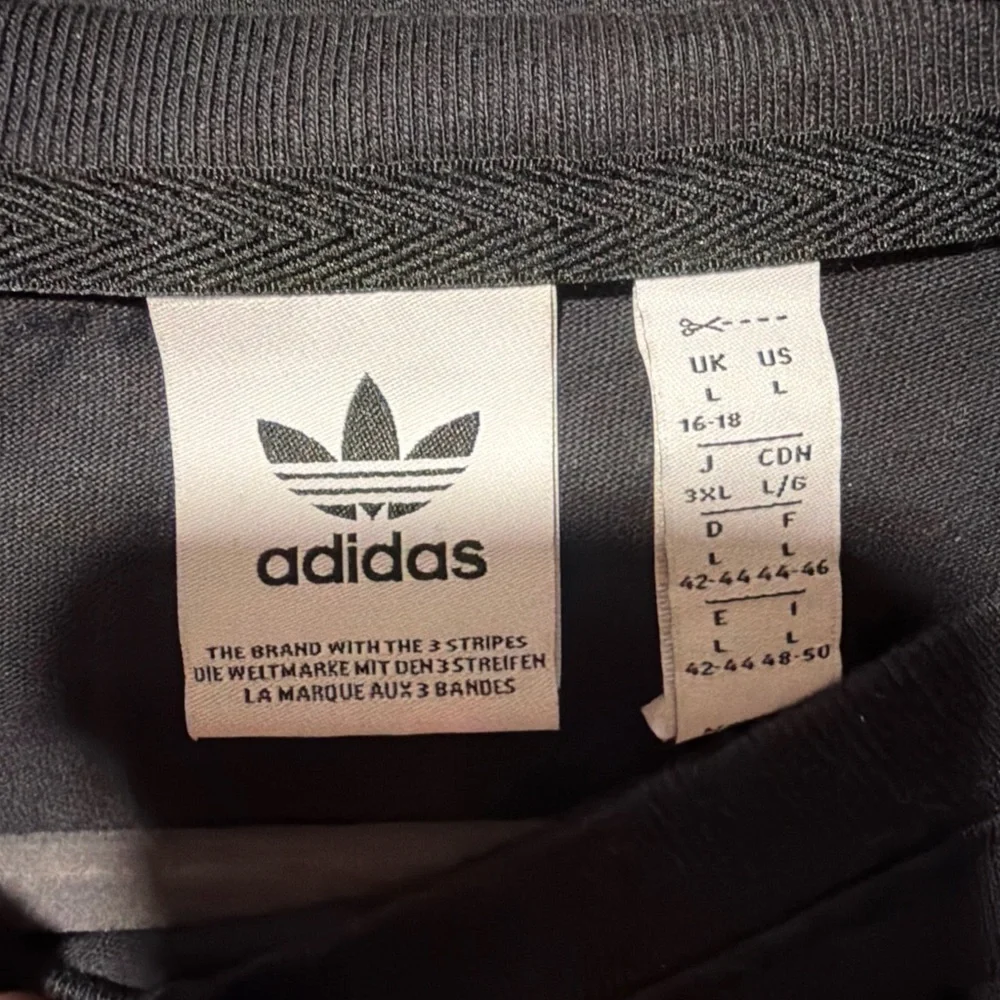 Adidas Black Top - Picture 4 of 4